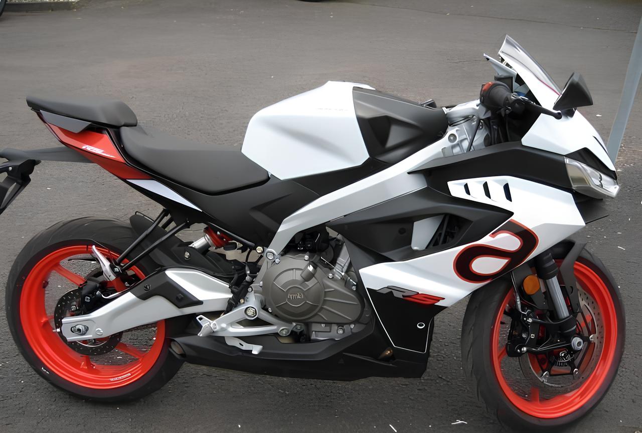 F&T Fahrzeug-Technik GmbH - Ihr Motorradhändler und Motorradwerkstatt in Freital, Dresden, Sachsen und deutschlandweit - RS 457